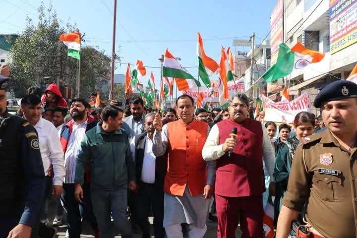 गणतंत्र दिवस के उपलक्ष्य में निकाली भव्य तिरंगा यात्रा, संविधान को लेकर जानें क्या बोले मोहन लाल बड़ौली