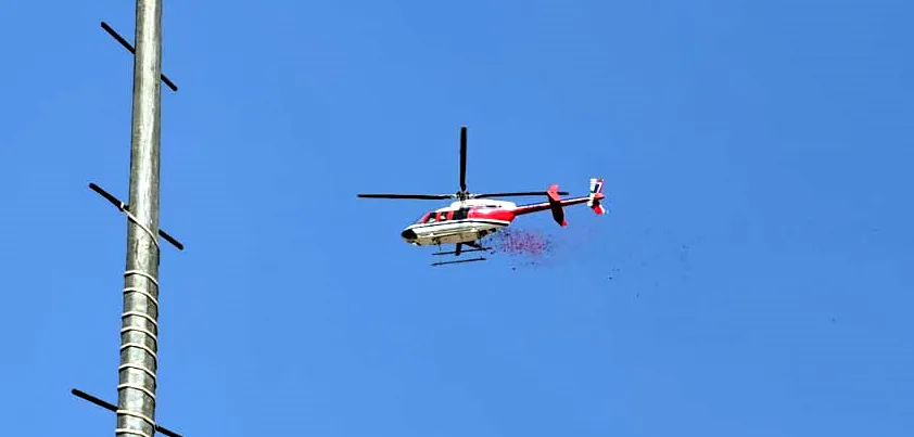 विधायक मनमोहन भड़ाना ने श्री श्याम बाबा और भक्तों के पर हेलीकॉप्टर से की गुलाब के फूलों की वर्षा