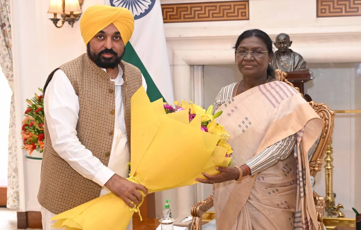 पंजाब की सियासत में बड़ा धमाका: मुख्यमंत्री भगवंत मान ने राष्ट्रपति से की मुलाकात, 'गद्दार' सांसदों को बर्खास्त करने की मांग