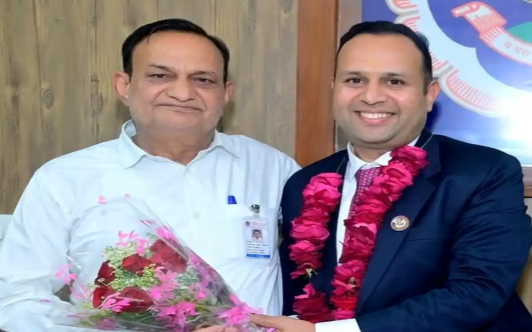 चाय की भट्टी पर तपे पिता के सपने, जब बेटे ने पढ़ाई छोड़ने की बात कही तो पिता ने ठान लिया था - 'हालात हारेंगे, बच्चे नहीं'