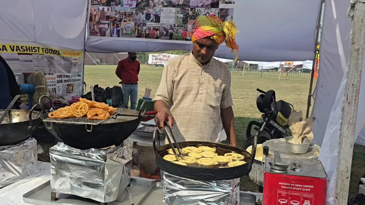 मशरूम की खेती से मिठाई तक: राष्ट्रपति अवार्डी दंपति की अनोखी कहानी, बना रहे लज़ीज़ बर्फी, पिन्नी, जलेबी और पकौड़े