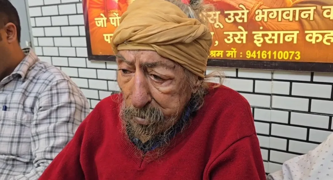 दरकते रिश्तों की दर्दनाक तस्वीर : 60 साल लोगों का 'निशुल्क' इलाज करने वाले डॉक्टर बुढ़ापे में जी रहे बदहाल जिंदगी