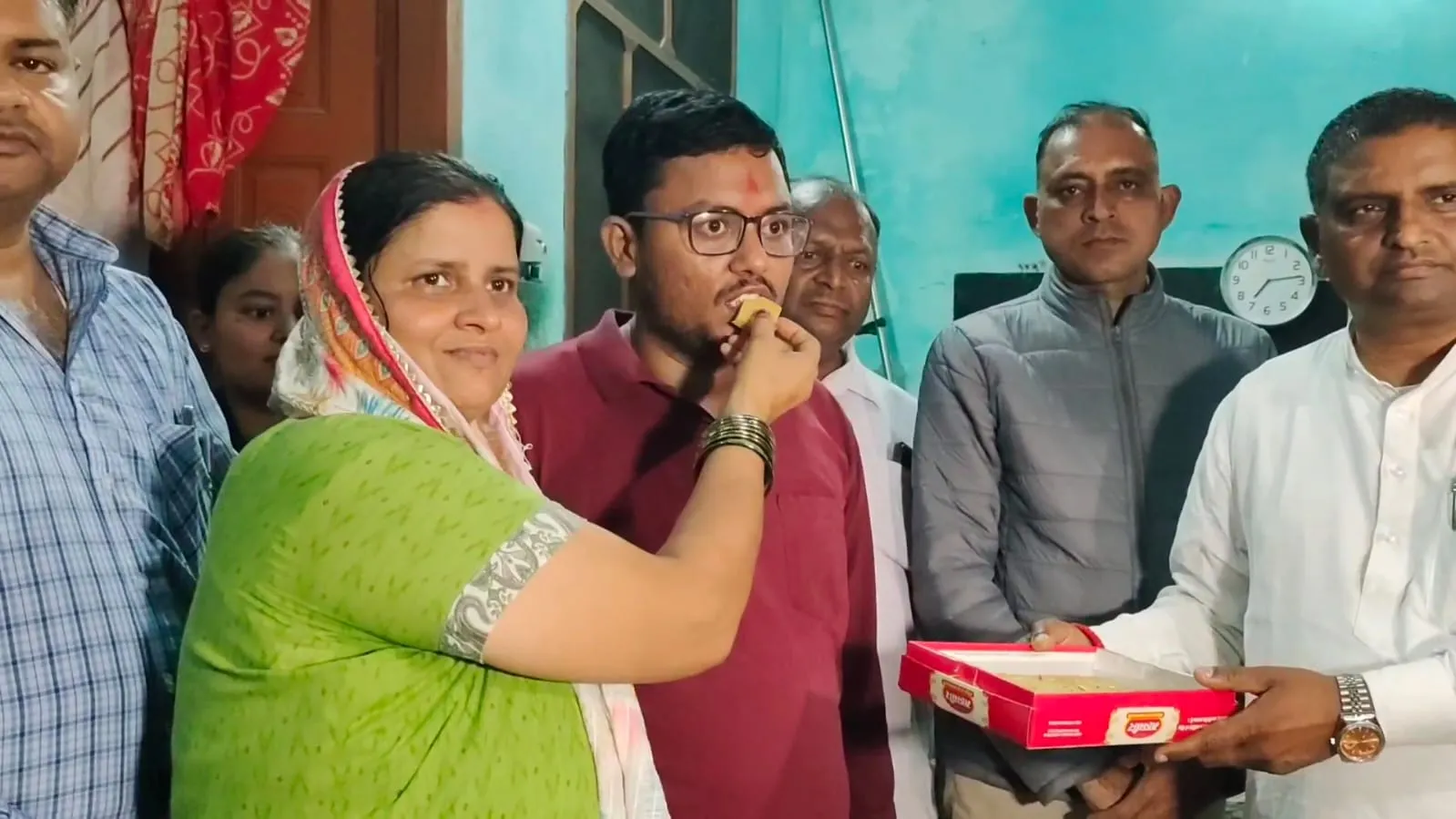 गरीबी नहीं बनी बाधा : दीवारों पर लिखे लक्ष्य-की कड़ी मेहनत, लवकेश ने चौथे प्रयास में UPSC किया पास