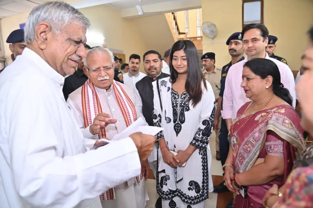 केंद्रीय मंत्री मनोहर लाल खट्टर दो दिवसीय करनाल दौरे पर, लोगों की समस्याएं सुनीं