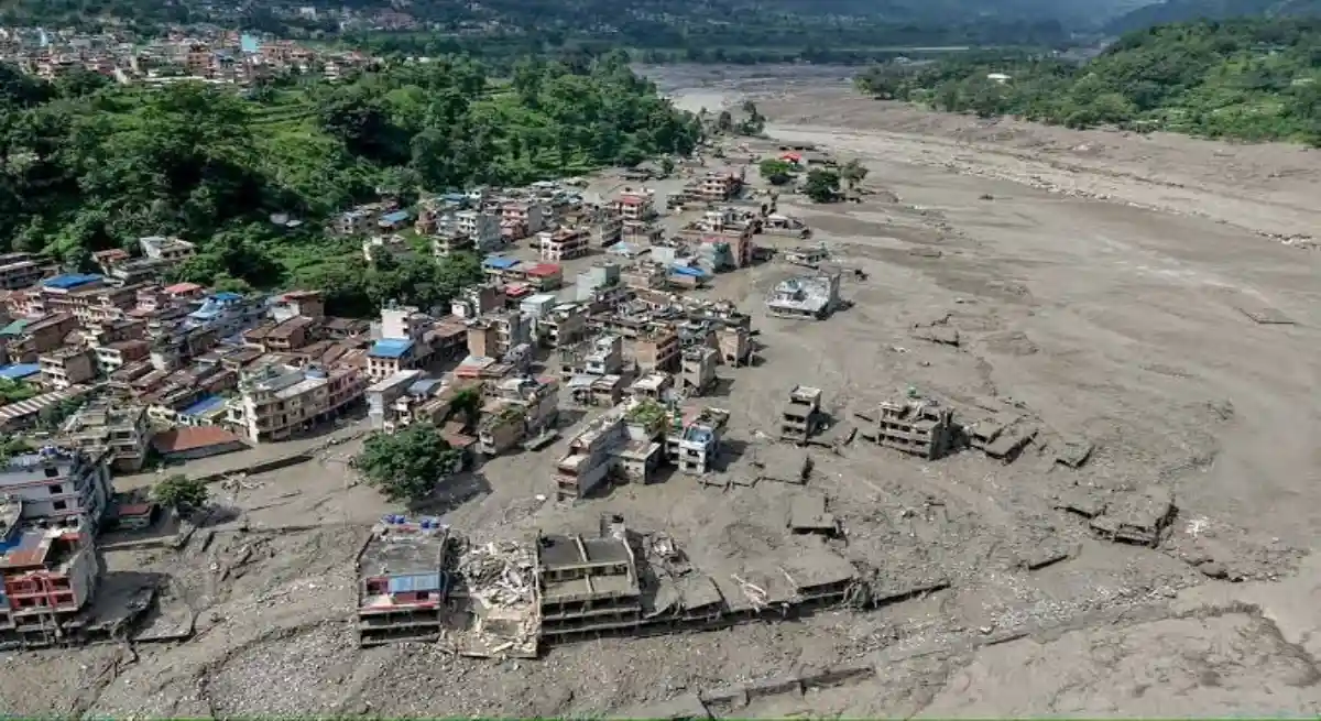 नेपाल में कुदरत का कहर : बाढ़ के बाद भूकंप के झटके, तिब्बत में बनी नई झील से फिर महाबाढ़ का खतरा; 389 मौतें, 1,468 लापता