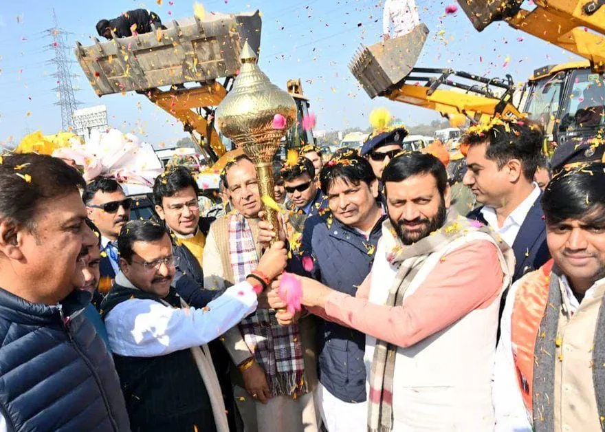 हरियाणा में नितिन नबीन के स्वागत में उमड़ी भाजपा की युवा शक्ति, जेसीबी और ड्रोन से बरसाए फूल, नारों से गूंजा एनएच-48