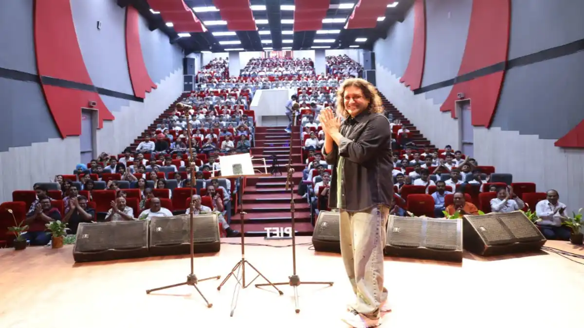 पाइट में म्यूजिकल टॉकशाला : पदमजीत सहरावत ने गीतों और किस्सों से सिखाया जीवन जीने का सलीका, बोले-अकड़ को करो दफन, तभी निखरेगा व्यक्तित्व
