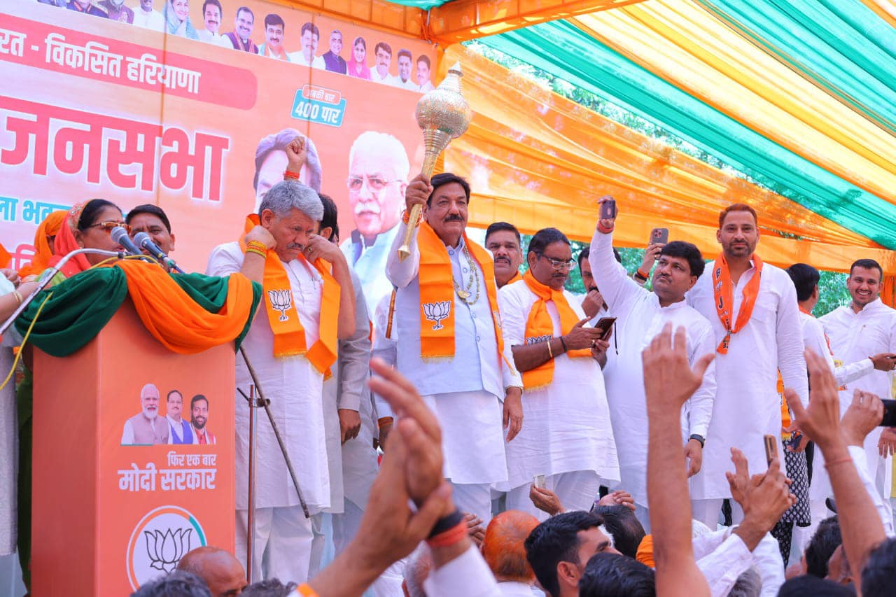 हिसार में भाजपा प्रत्याशी का विरोध, किसानों और महिलाओं ने दिखाए काले झंडे