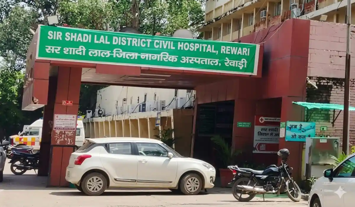 रेवाड़ी नागरिक अस्पताल में 28 लाख का फ्लेक्स बोर्ड घोटाला: 3 डिप्टी सिविल सर्जन समेत 6 डॉक्टर चार्जशीट, फर्म होगी ब्लैकलिस्ट