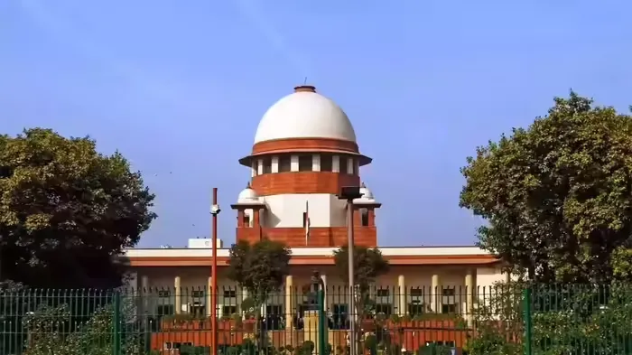 सुप्रीम कोर्ट का केंद्र से तीखा सवाल: जब फैसला सरकार को ही करना है, तो चयन समिति में नेता विपक्ष को रखकर आजादी का दिखावा क्यों?