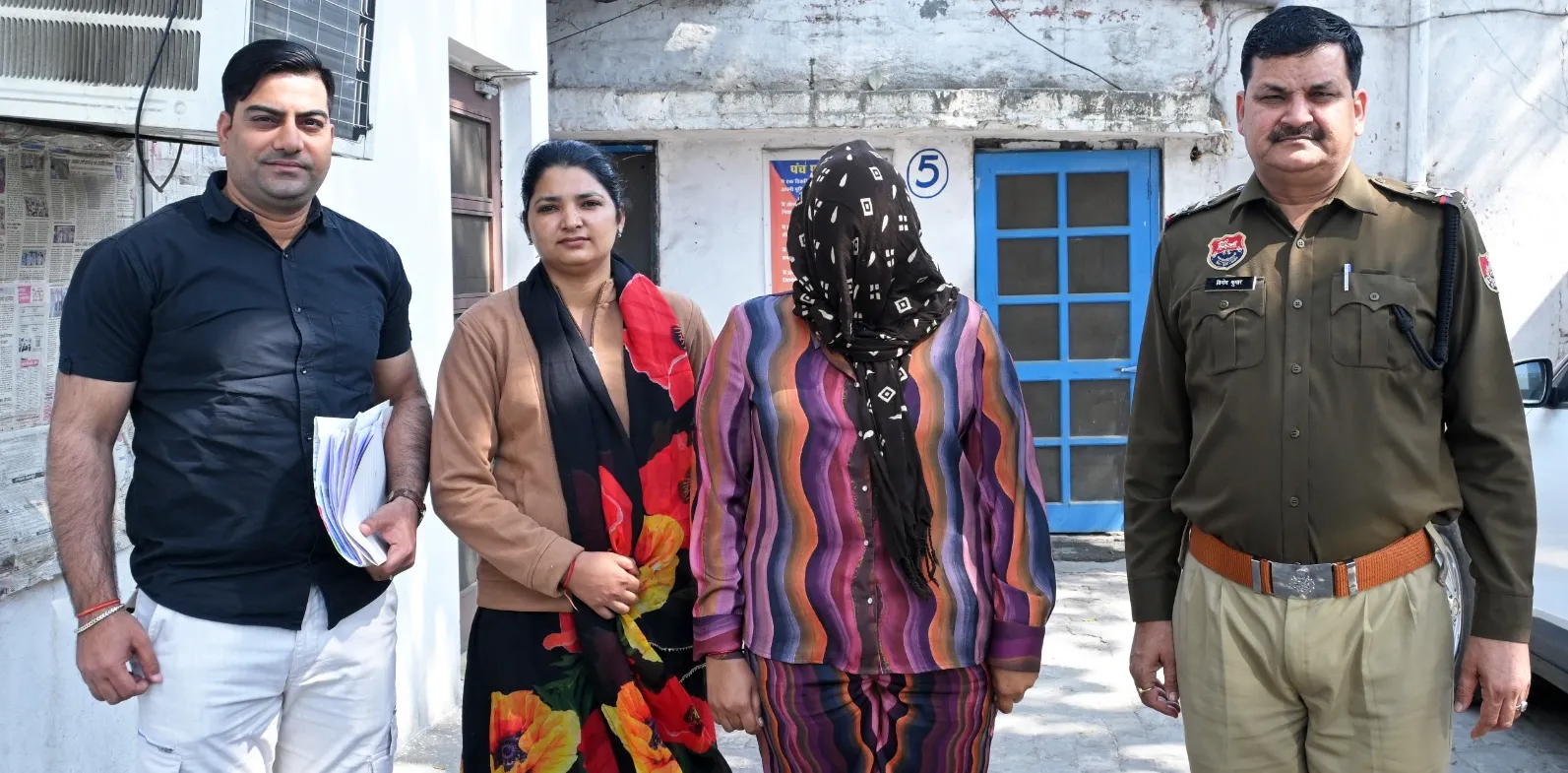 कारोबारी से होटल में 15 लाख के गहनों की ठगी करने के मामले में ''मुख्य सरगना आरोपी युवती'' गिरफ्तार