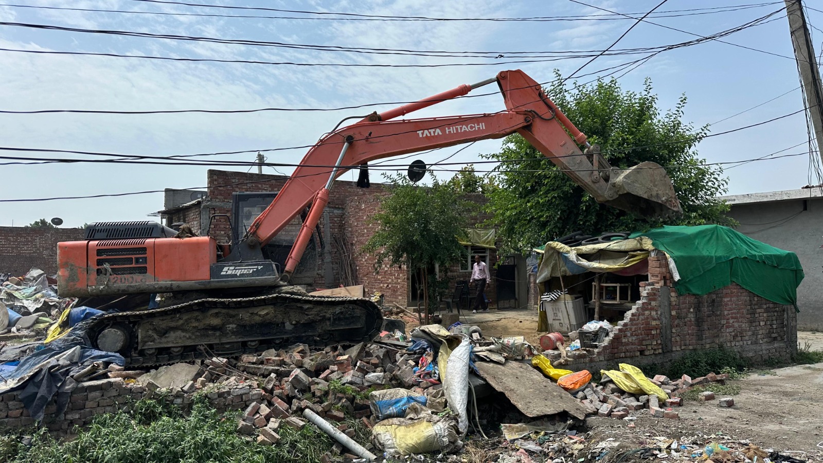 यमुनानगर में 'योगी स्टाइल' में चला बुलडोजर, CIA टीम पर पथराव के बाद डेहा बस्ती के 100+ अवैध ठिकाने ध्वस्त